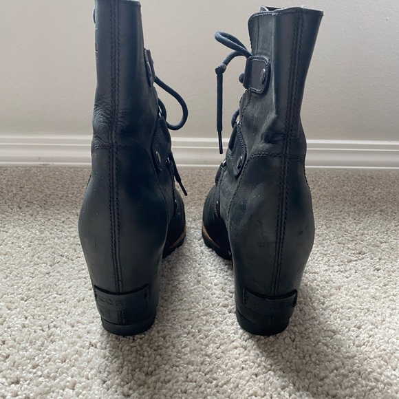 Sorel Women's Black Wedge Boots | Sz 7 - Picture 4 of 13